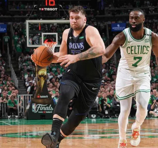 包含独行侠队球员承诺为社区贡献一份力量的词条