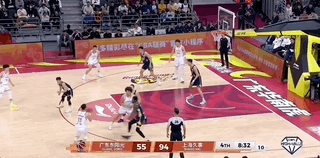 上海大鲨鱼队大胜新疆，状态飙升(上海大鲨鱼队大胜新疆,状态飙升是真的吗)