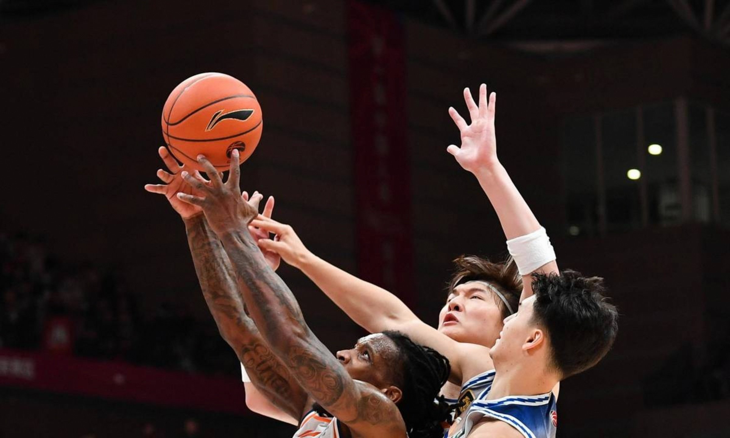 关于新疆男篮重回巅峰,痛击对手连胜三场的信息 关于新疆男篮重回巅峰,痛击对手连胜三场的信息