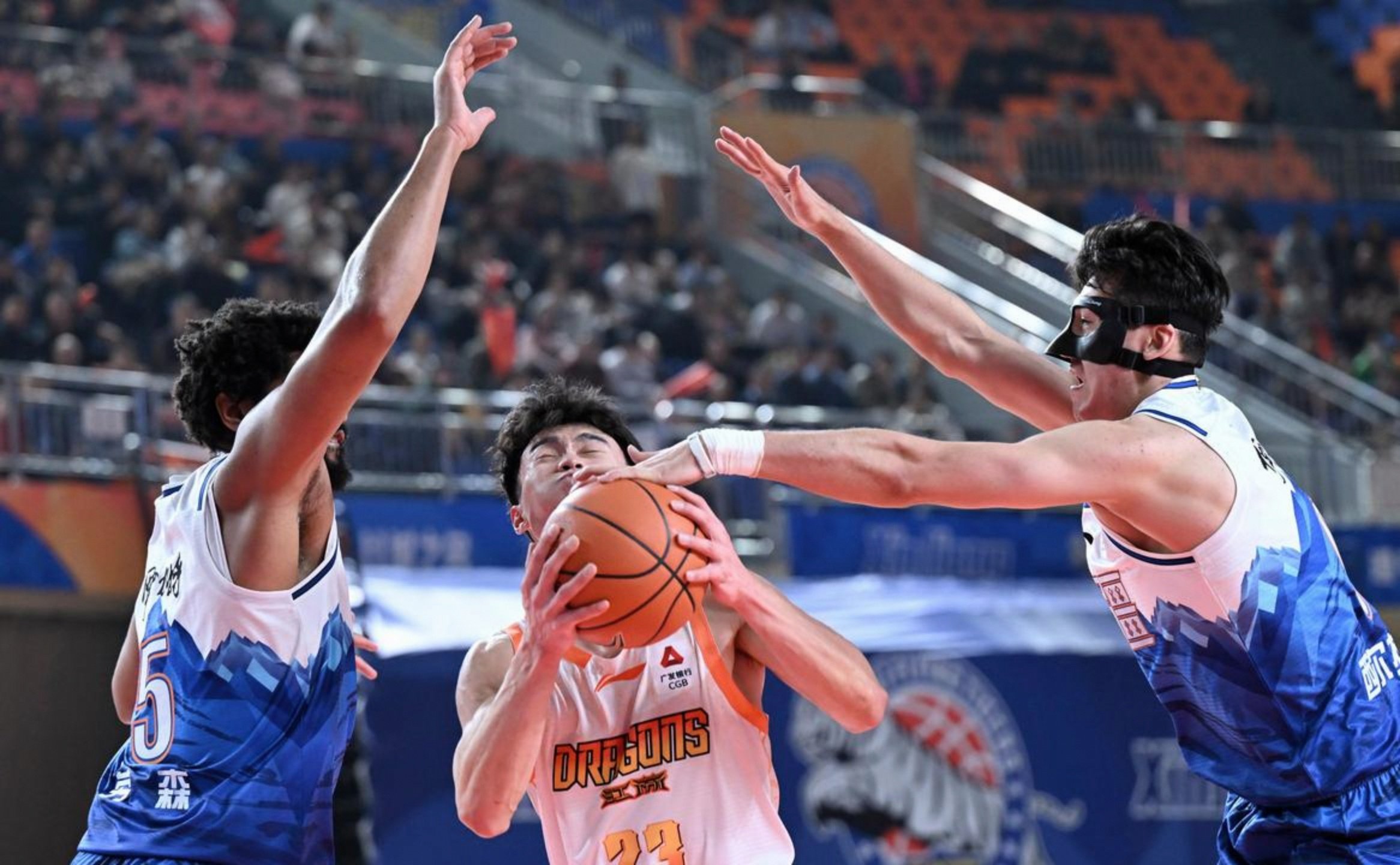 关于新疆男篮重回巅峰,痛击对手连胜三场的信息 关于新疆男篮重回巅峰,痛击对手连胜三场的信息